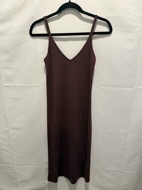 Aritzia Wilfred free Brown Sleeveless V-Neck Midi dress.Size S. Basic for summer